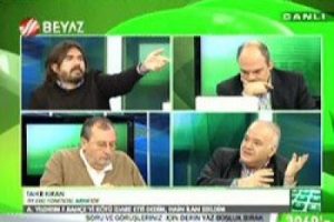 Canlı yayında hakaretler havada u&ccedil;uştu