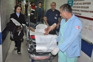 Taksici yardım &ccedil;ağrısında bulundu, yolcu bı&ccedil;aklandı