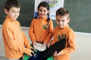 &Ccedil;evreci &ouml;ğrenciler eski bilgisayarları geri d&ouml;n&uuml;ş&uuml;me kazandırdı