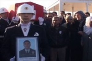 Şehit polis g&ouml;zyaşlarıyla uğurlandı