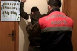 Mankenlerle alem yaparken yakalandılar