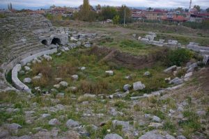Tarihi Roma Tiyatrosu g&uuml;n y&uuml;z&uuml;ne &ccedil;ıkıyor