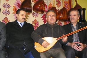 Bakan &Ccedil;elik sazı aldı, t&uuml;rk&uuml;leri b&ouml;yle s&ouml;yledi
