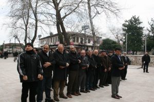 35 kişi i&ccedil;in gıyabi cenaze namazı