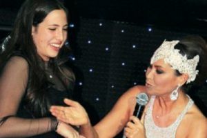 H&uuml;lya Avşar'ın boy kompleksi