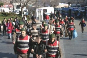 Yılbaşı gecesi işlenen &ccedil;ifte cinayetin zanlıları adliyede