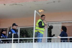 Polis, hırsızlara karşı evleri kilitliyor