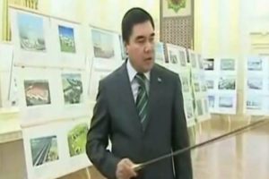 İşte T&uuml;rkmenbaşı'nın T&uuml;rklere hakaret ettiği an