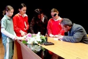 Nil&uuml;ferli &ouml;ğrenciler Mehmet Akif'i coşkuyla andı