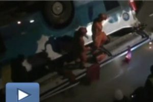 &Ccedil;in'de turist taşıyan otob&uuml;s kaza yaptı
