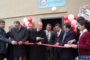 Romanlar i&ccedil;in T&uuml;rkiye'nin ilk et&uuml;t ve eğitim merkezi Karacabey'de a&ccedil;ıldı