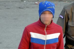 Bursalı kadına tecav&uuml;ze yeltenen 2 gen&ccedil; tutuklandı