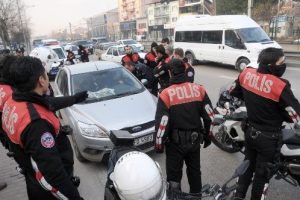 Bursa'da &ccedil;alıntı otomobili b&ouml;yle yakaladılar
