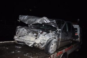 Bursa'da otomobil ile minib&uuml;s &ccedil;arpıştı
