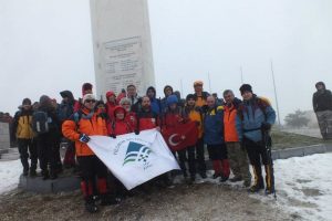 Bursalı dağcılık ekiplerinden anlamlı y&uuml;r&uuml;y&uuml;şe destek
