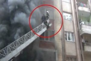 Alışveriş merkezinde yangın paniği
