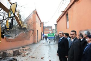 Altepe: Bursa'yı yıkarak g&uuml;zelleştiriyoruz