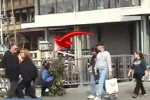 Mahalllenin delisi g&uuml;lmekten &ouml;ld&uuml;rd&uuml;