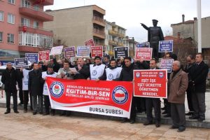 Eğitimciler toplu s&ouml;zleşme yasası i&ccedil;in meydanlara indi