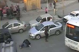 Pompalı t&uuml;fek meydan savaşı MOBESE'ye b&ouml;yle takıldı