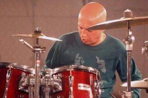 Volkan Konak'ın bateristi evinde &ouml;l&uuml; bulundu
