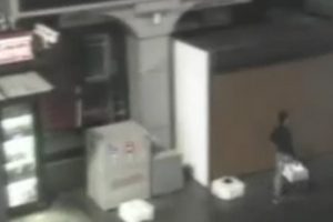 &Ccedil;aldıkları kartla ATM'den para &ccedil;eken zanlılar işte b&ouml;yle yakalandı