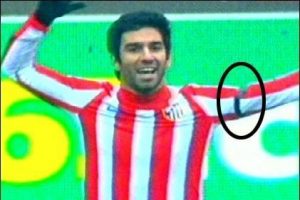 Arda Turan, Lefter i&ccedil;in siyah bant taktı
