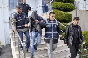 Oto hırsızını d&uuml;ş&uuml;rd&uuml;ğ&uuml; cep telefonu yakalattı