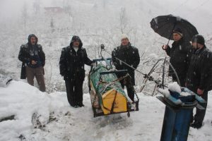 Cenazeyi teleferikle taşıdılar