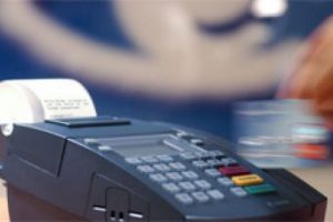 Kartla marketten para &ccedil;ekme başladı