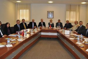 Meyve ve sebze &uuml;reticileri hammadde sıkıntısına &ccedil;&ouml;z&uuml;m arıyor
