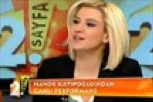 Canlı yayında şarkı s&ouml;yledi