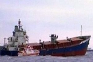 Lodos'tan &uuml;&ccedil; gemi &ccedil;arpıştı biri batıyor