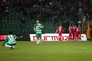 Bursaspor Yiğido'ya boyun eğdi