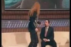 Canlı yayında konuğu d&ouml;verek st&uuml;dyodan attı