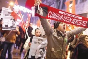 Fransa'da b&uuml;y&uuml;k T&uuml;rk y&uuml;r&uuml;y&uuml;ş&uuml;