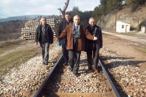 Kemal Demirel treni raylarda bekliyor