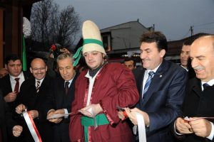 Arın&ccedil; K&ouml;yl&uuml; Pazarı'nı a&ccedil;tı