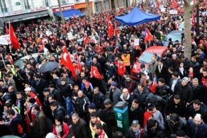 40 bin T&uuml;rk Paris'i inletti