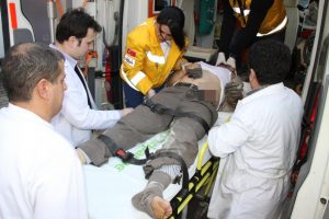 Kamyona branda &ouml;rterken y&uuml;ksek gerilime kapıldı