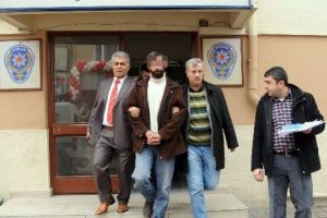 Babanın &ouml;l&uuml;me terk ettiği aileyi 12 yaşındaki kızı kurtardı