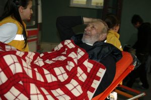 K&ouml;m&uuml;rden zehirlenen yaşlı adamı komşuları &ouml;l&uuml;mden kurtardı