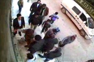 T&uuml;rkiye bu kadını konuşacak! PKK'lıları tek başına b&ouml;yle kovaladı