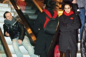 Y&uuml;r&uuml;yen merdiven şov