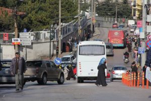 Bursa'da yaşlı kadının kafasını kamyonet b&ouml;yle ezdi - &Ouml;ZEL HABER