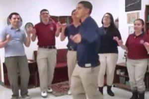 Uzaylı t&uuml;rk&uuml;c&uuml; Amerika'yı salladı!