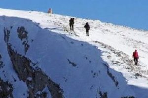 Şok iddia! Sigara i&ccedil;en &ouml;ğrencilerini Uludağ'da bıraktı