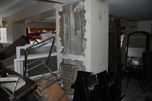B&uuml;y&uuml;k tartışmalara neden olan otel yıkılıyor!
