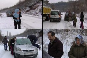 Bebekli ailenin başına gelmedik kalmadı