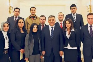 Cumhur K&ouml;şk'e &ccedil;ıktı, G&uuml;l'e merak ettiklerini sordu